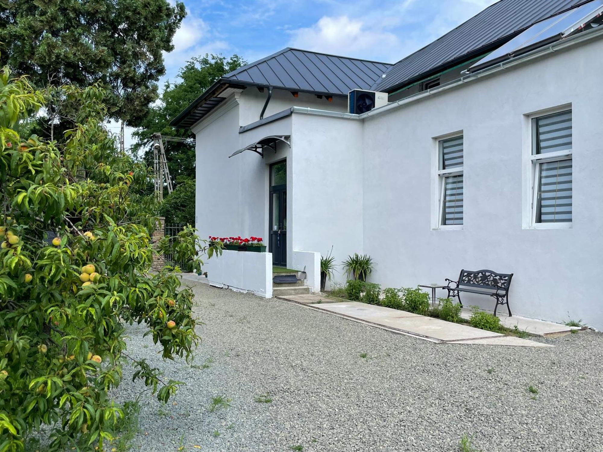 Wagner Villa 902 With Free Private Parking, Budapest